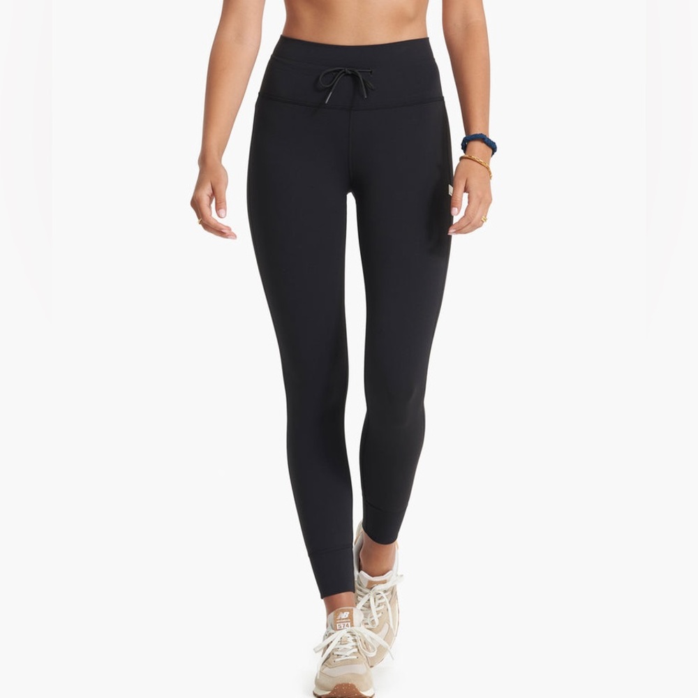 Vuori Daily Legging Size L Color Black NWT